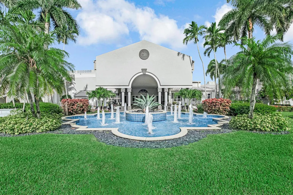 7027 Summer Tree Drive #201 Boynton Beach, FL 33437