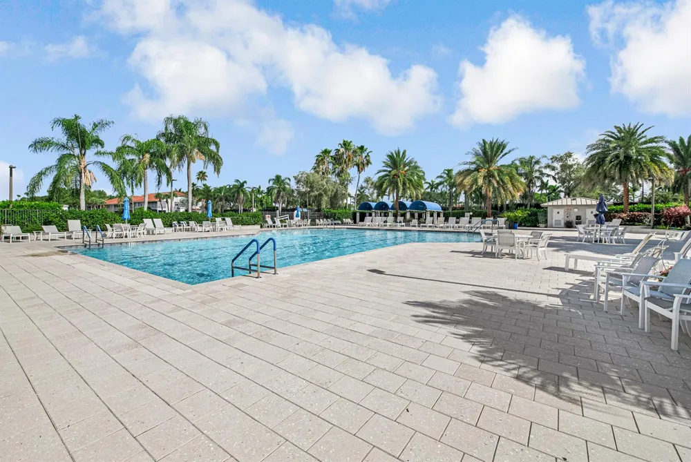 7027 Summer Tree Drive #201 Boynton Beach, FL 33437
