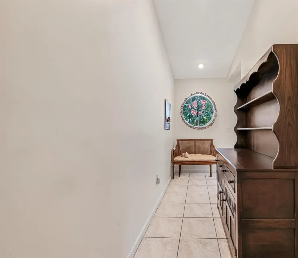 7027 Summer Tree Drive #201 Boynton Beach, FL 33437
