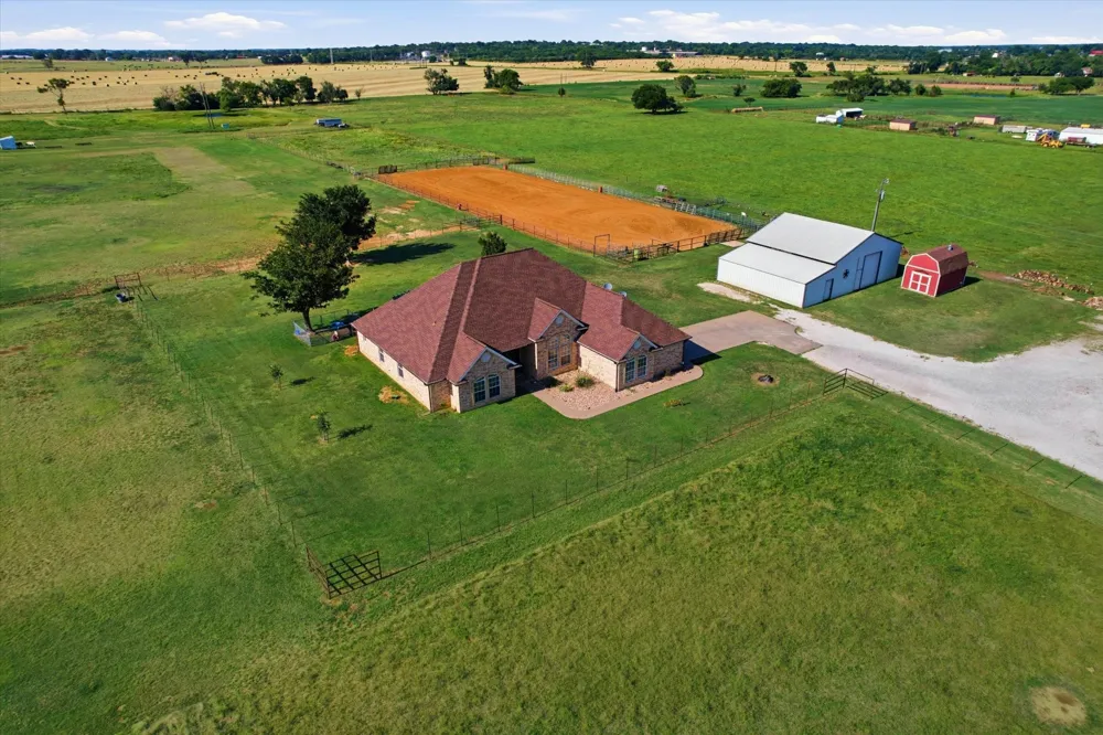 685 W Line Road Whitesboro, TX 76273