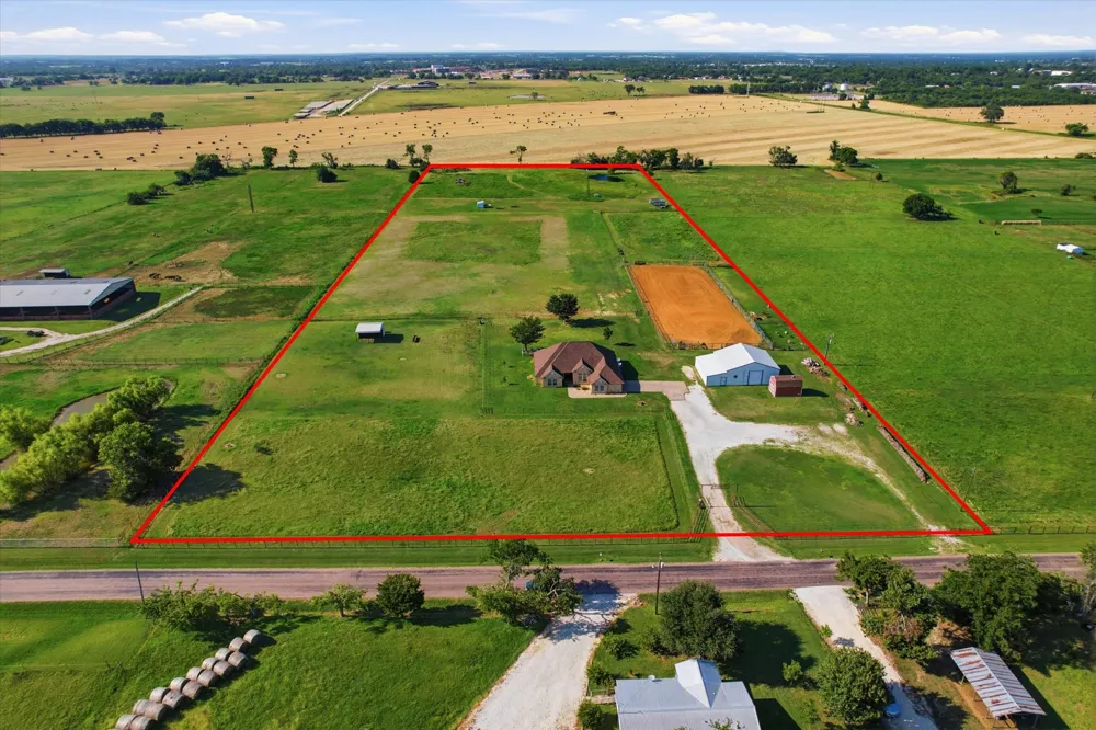 685 W Line Road Whitesboro, TX 76273
