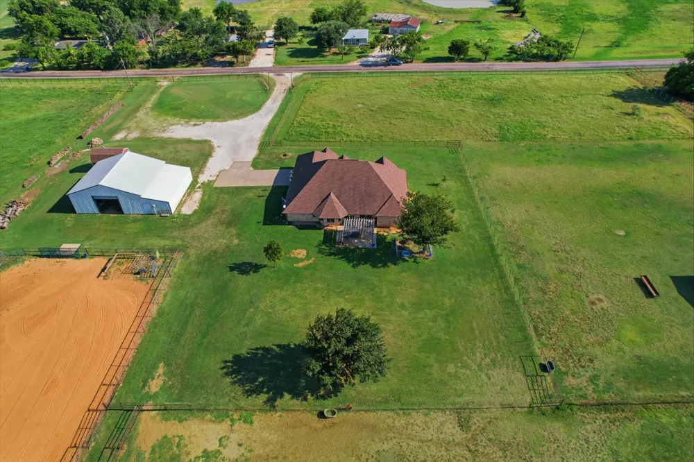 685 W Line Road Whitesboro, TX 76273