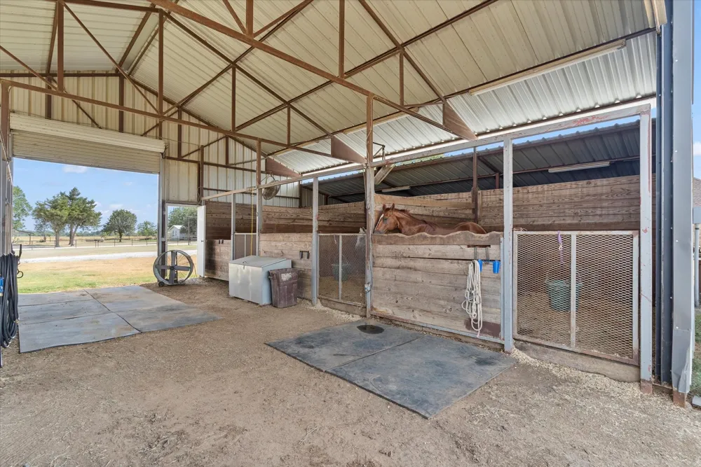 685 W Line Road Whitesboro, TX 76273