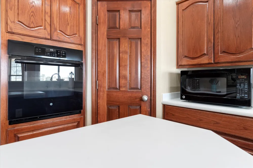 685 W Line Road Whitesboro, TX 76273