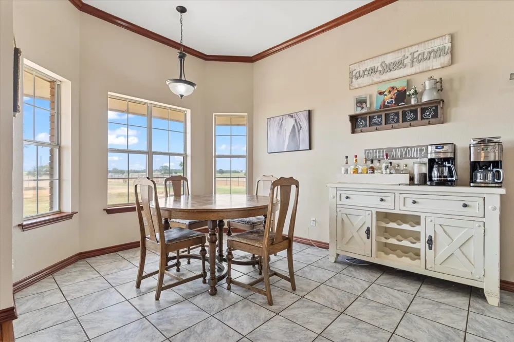 685 W Line Road Whitesboro, TX 76273