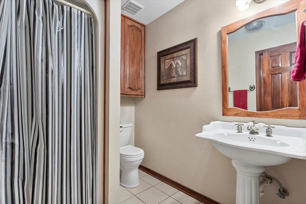 685 W Line Road Whitesboro, TX 76273
