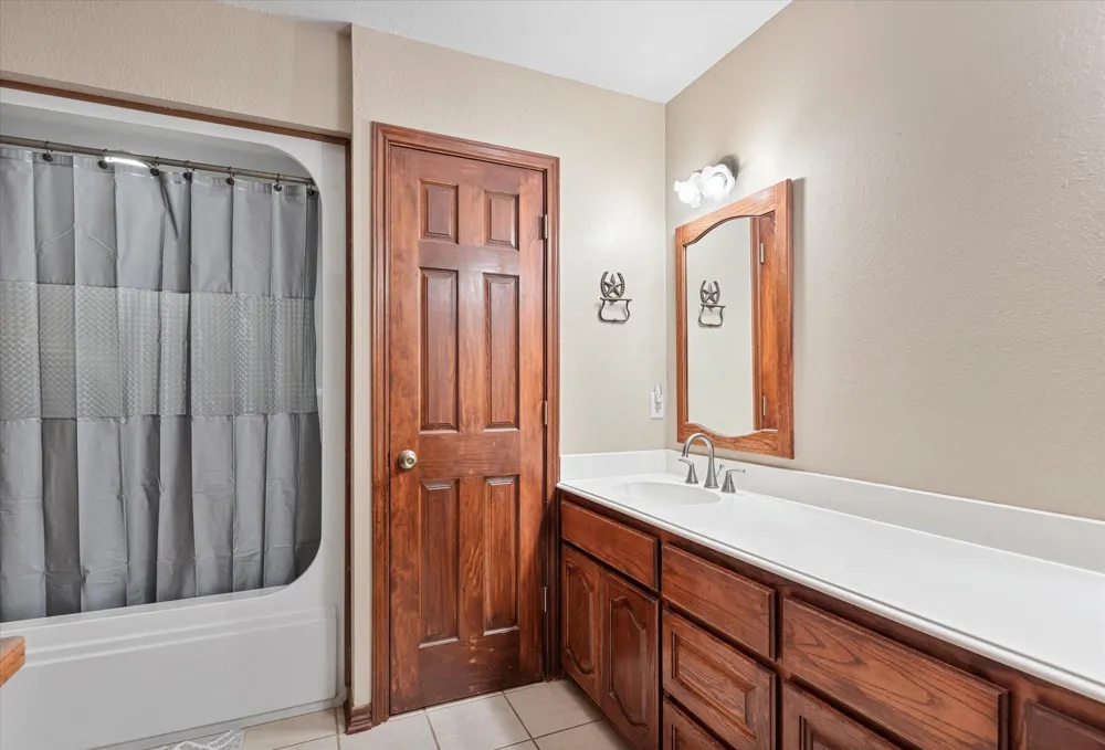 685 W Line Road Whitesboro, TX 76273