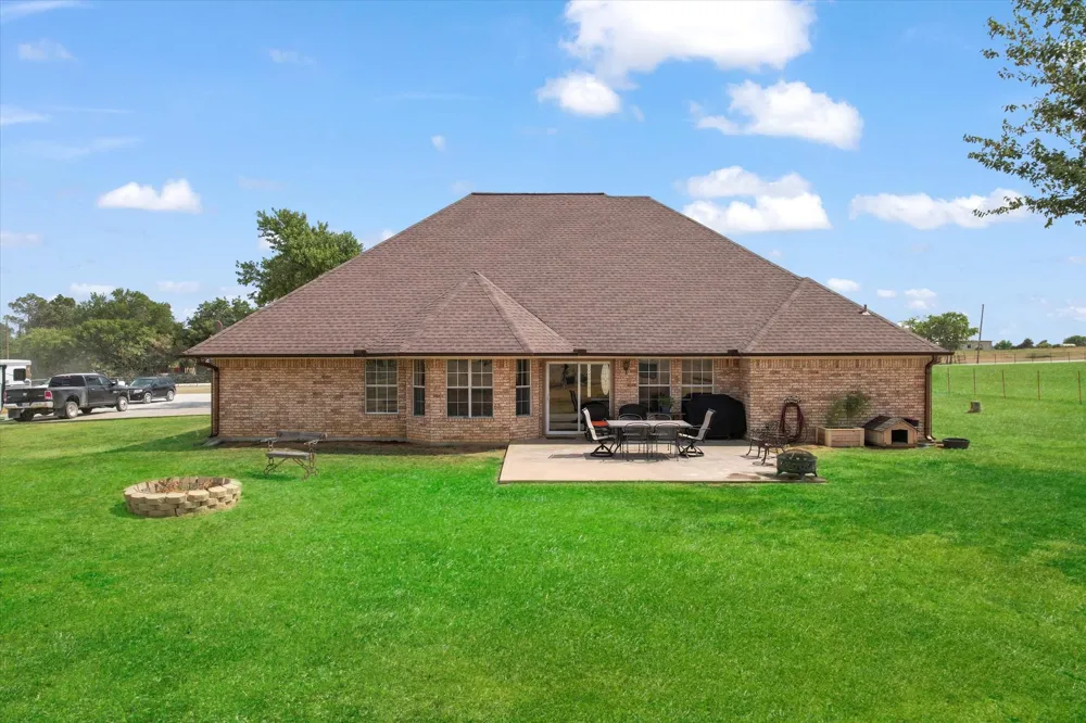685 W Line Road Whitesboro, TX 76273