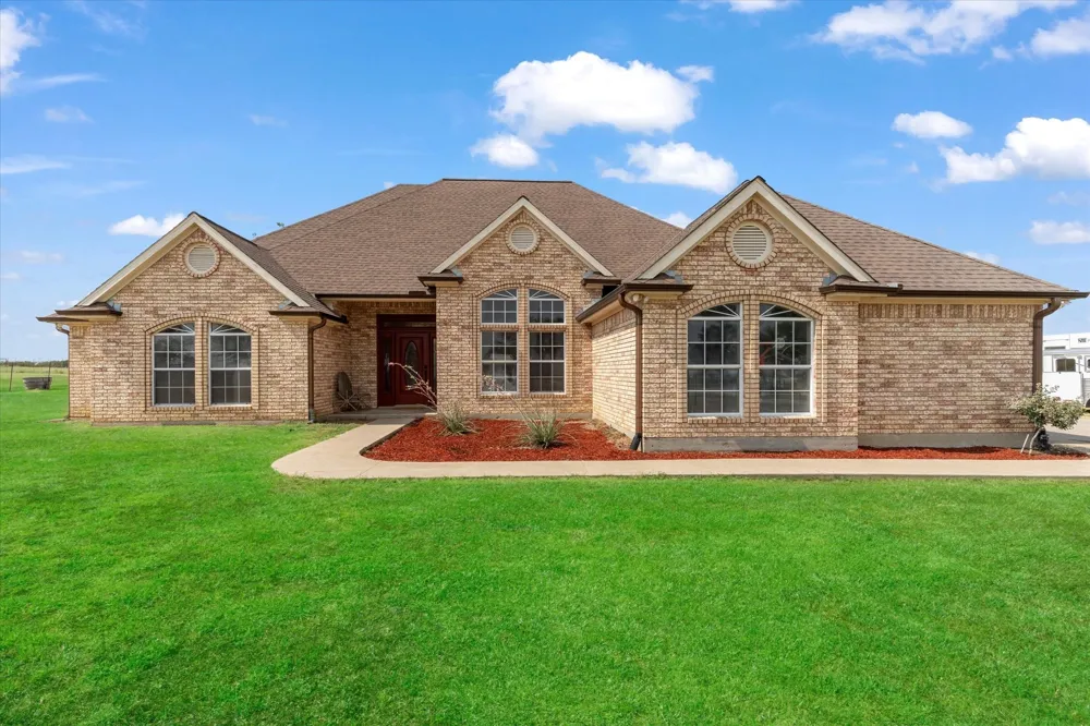 685 W Line Road Whitesboro, TX 76273