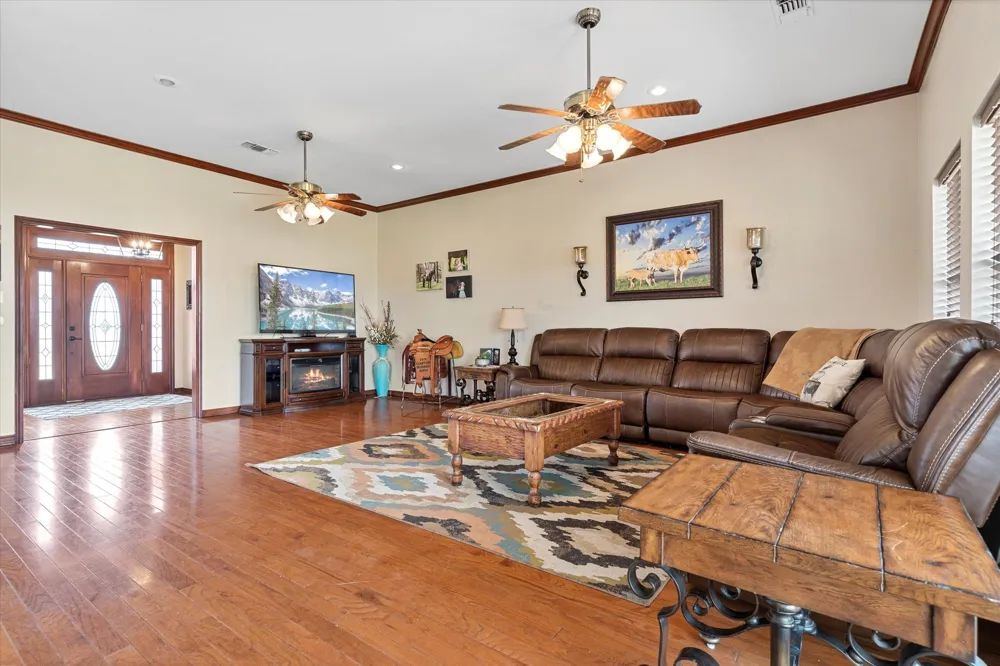 685 W Line Road Whitesboro, TX 76273