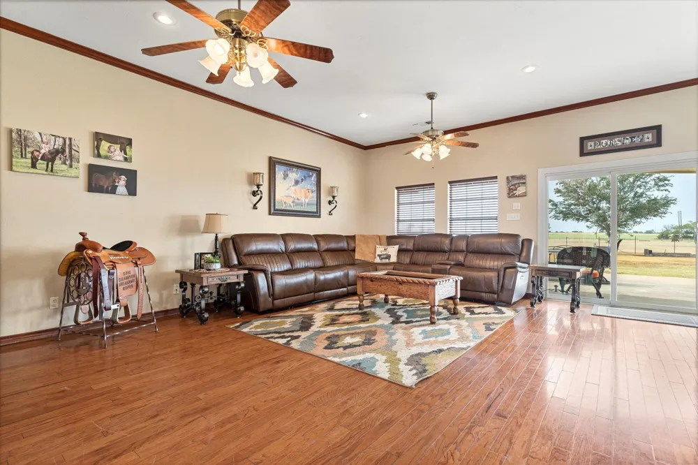685 W Line Road Whitesboro, TX 76273