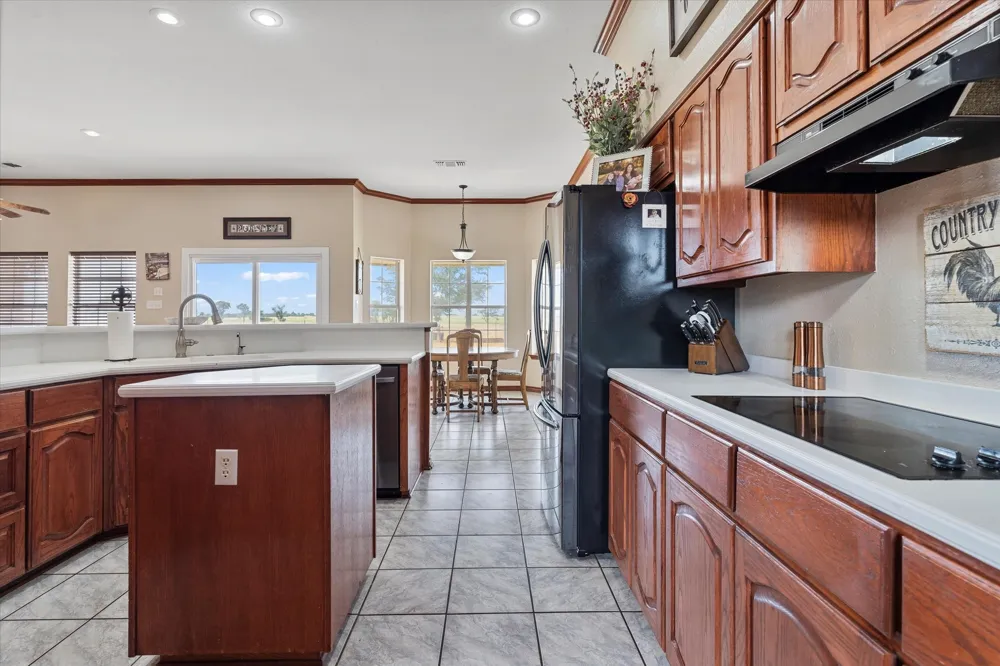 685 W Line Road Whitesboro, TX 76273