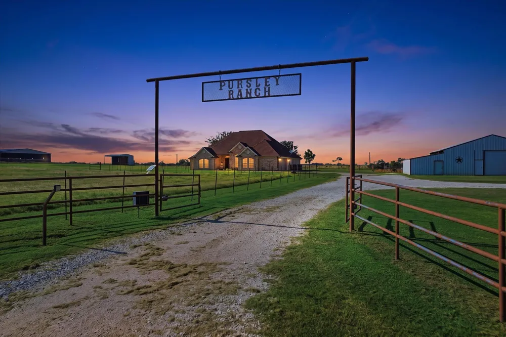 685 W Line Road Whitesboro, TX 76273