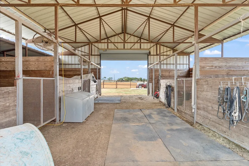 685 W Line Road Whitesboro, TX 76273