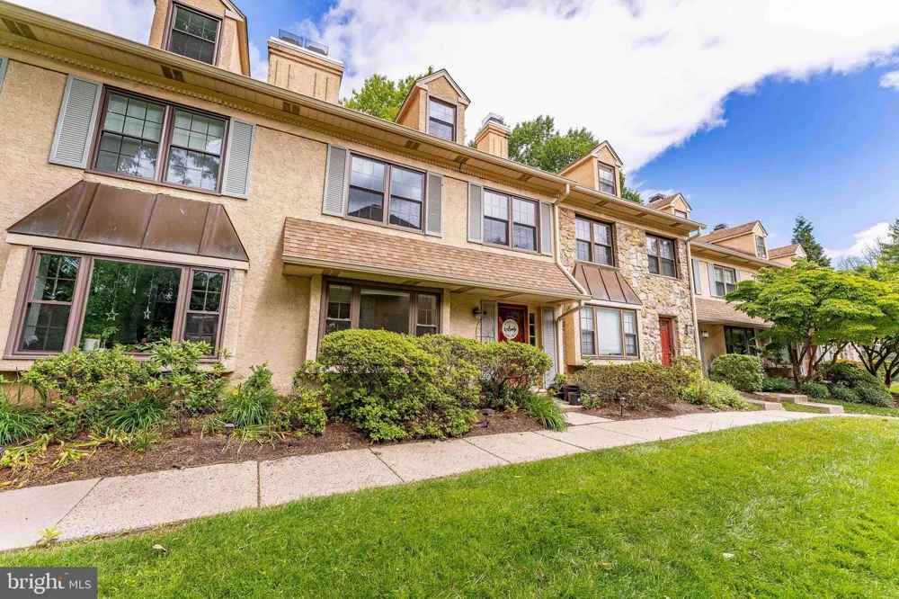 11 CHATEAU CIRCLE Chesterbrook, PA 19087