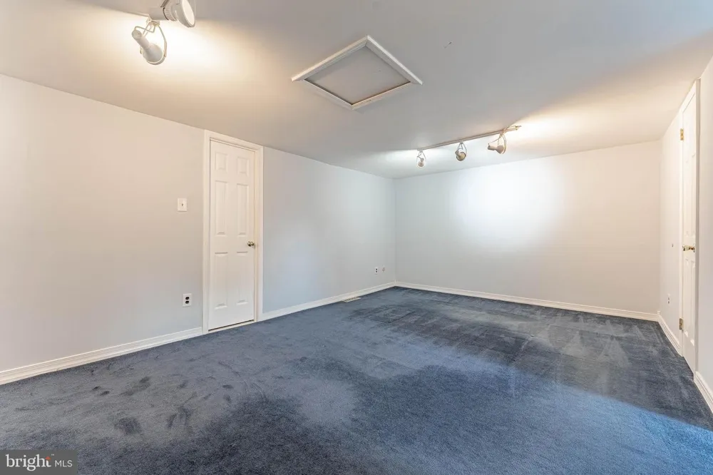 11 CHATEAU CIRCLE Chesterbrook, PA 19087