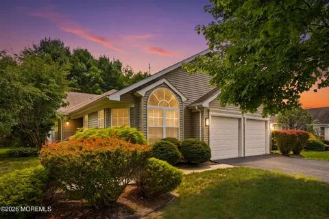 39 Valley Stream Lane