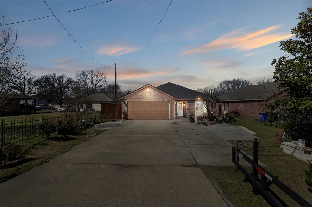 3809 S Peachtree Road Balch Springs, TX 75180