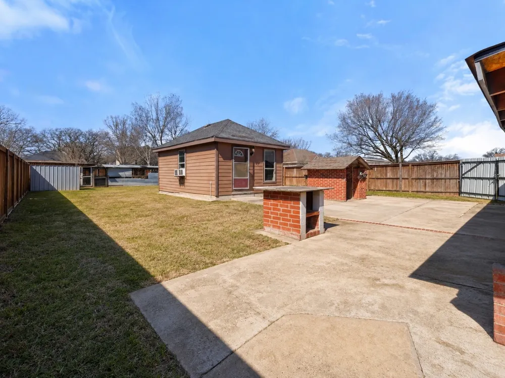 3809 S Peachtree Road Balch Springs, TX 75180