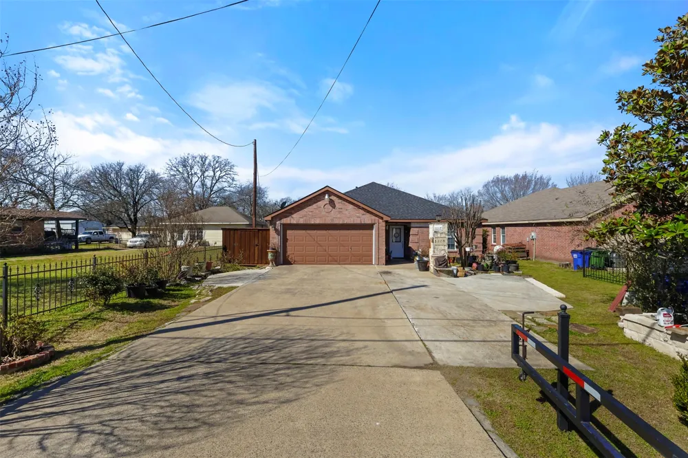 3809 S Peachtree Road Balch Springs, TX 75180