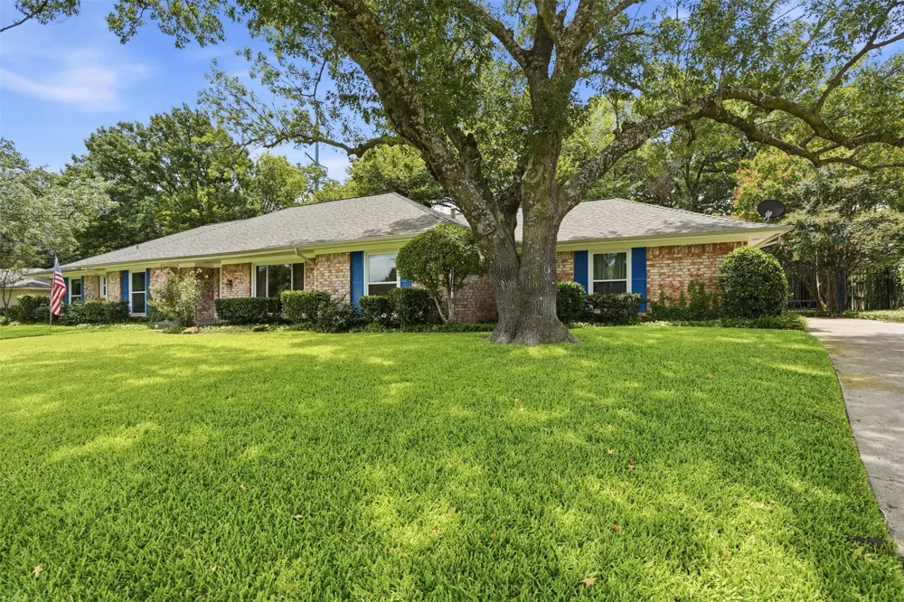 4328 Winding Way Benbrook, TX 76126