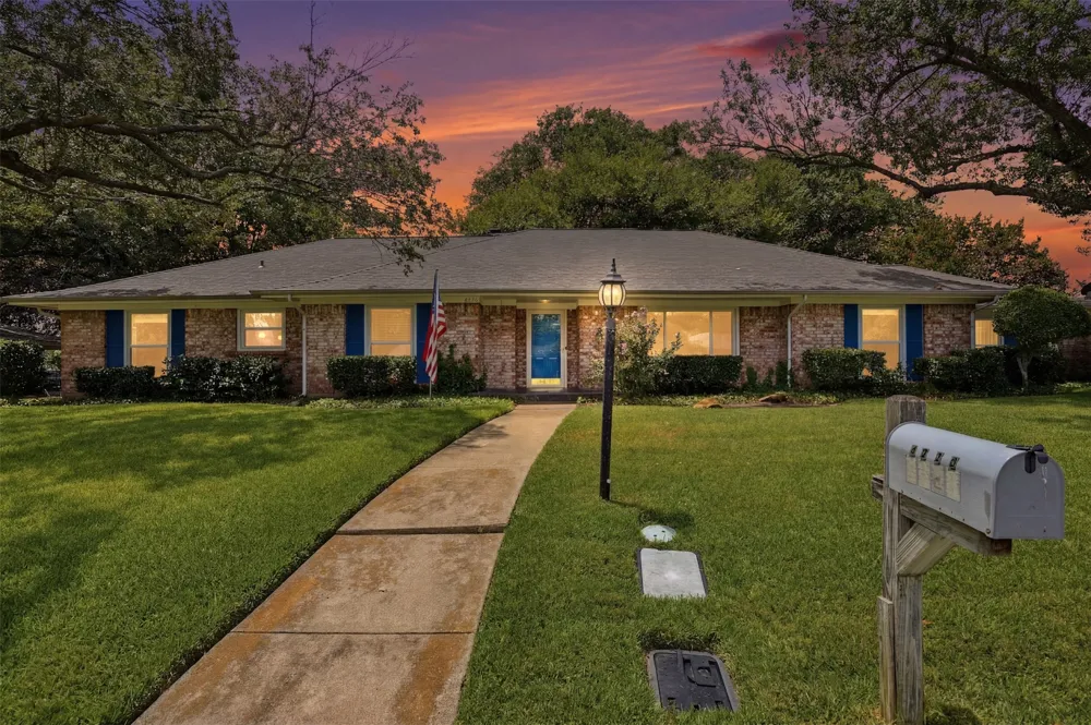 4328 Winding Way Benbrook, TX 76126