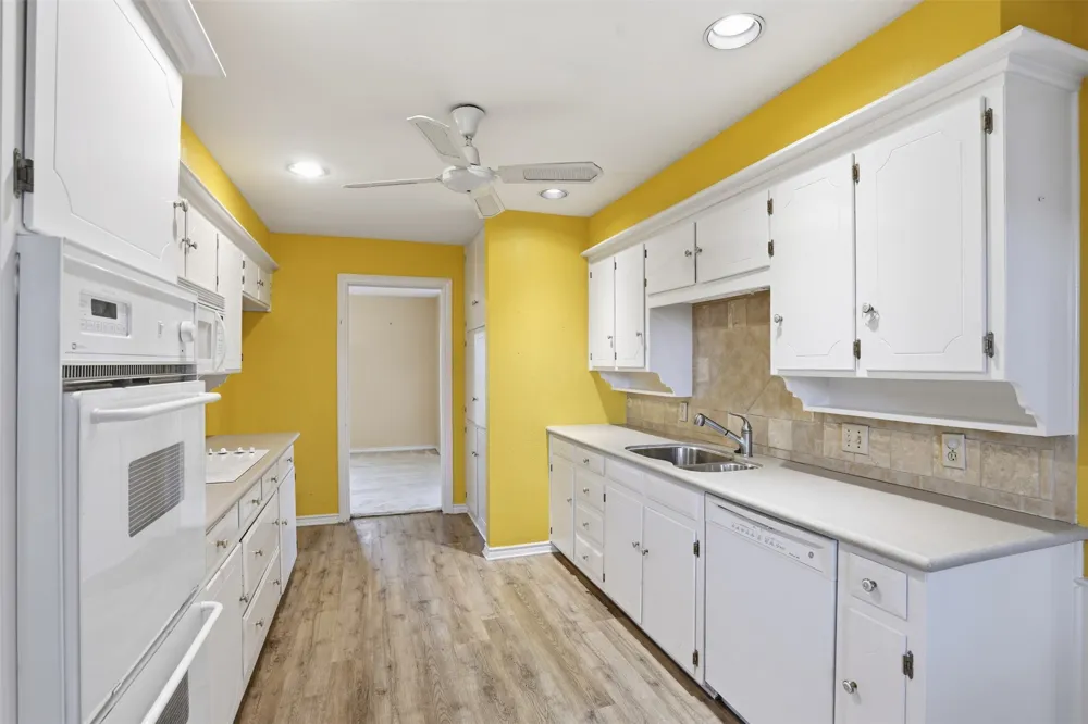4328 Winding Way Benbrook, TX 76126