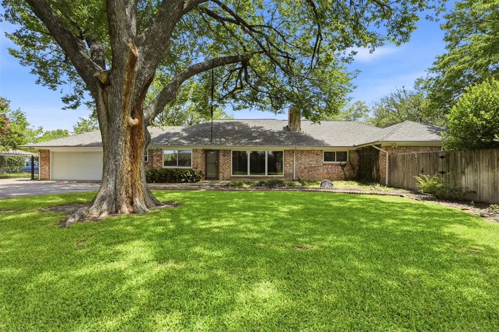 4328 Winding Way Benbrook, TX 76126