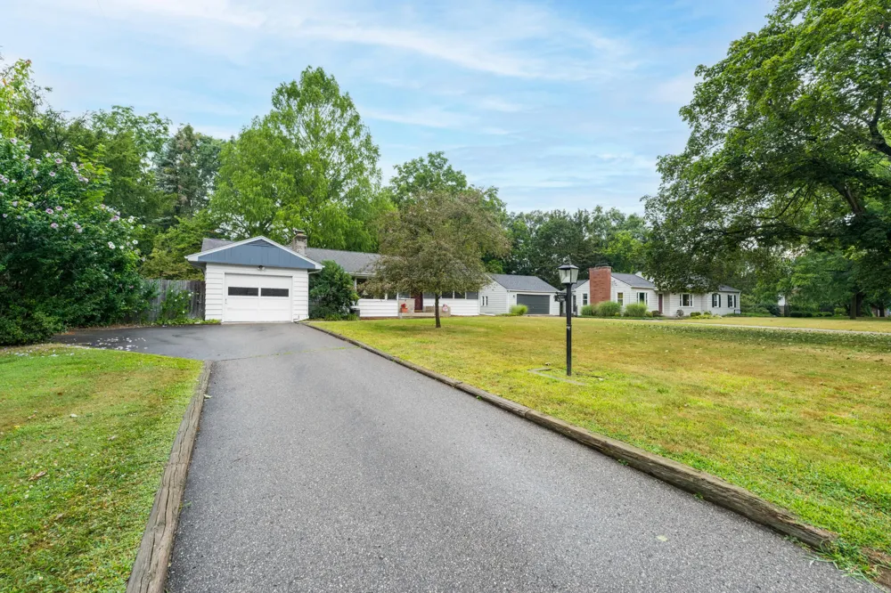 4342 Old Colony Road Kalamazoo, MI 49008