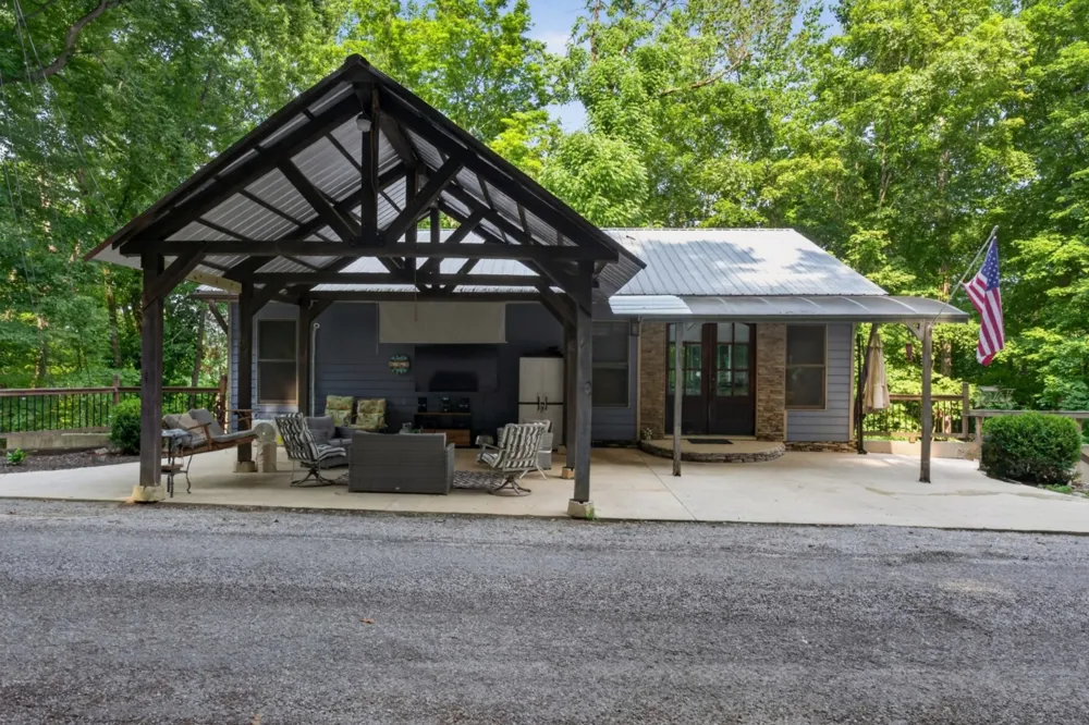 1025 Lakeside Dr Smithville, TN 37166