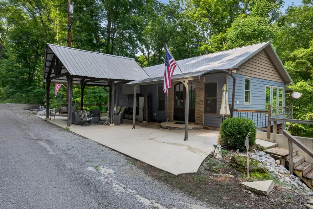 1025 Lakeside Dr Smithville, TN 37166