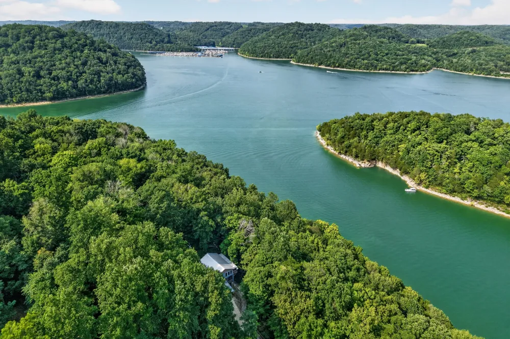 1025 Lakeside Dr Smithville, TN 37166