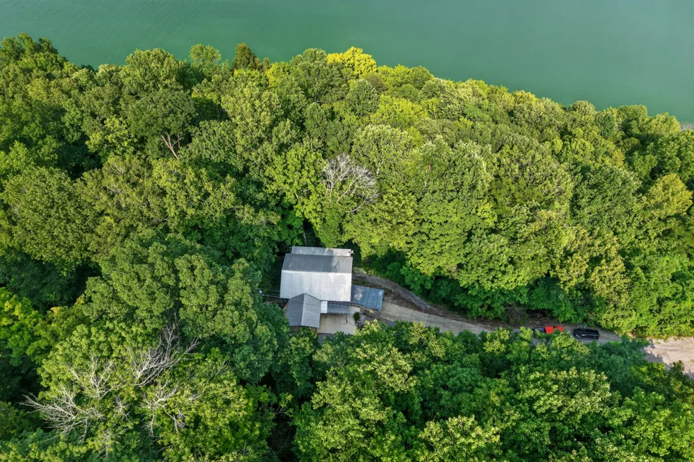 1025 Lakeside Dr Smithville, TN 37166