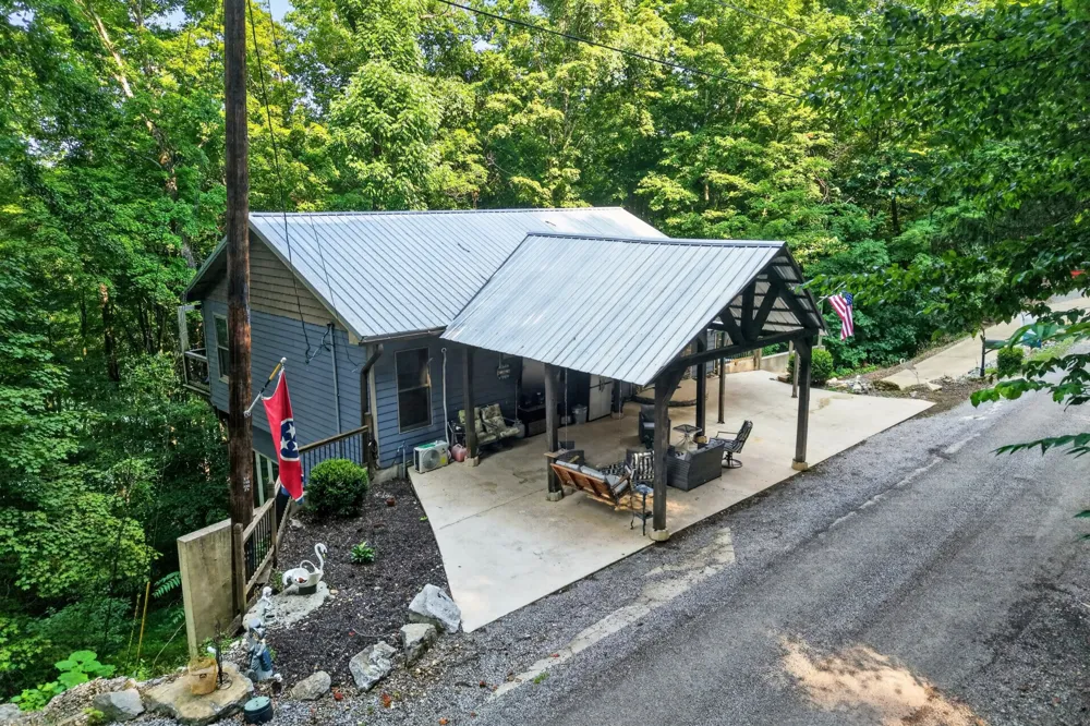 1025 Lakeside Dr Smithville, TN 37166