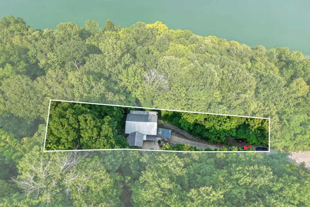 1025 Lakeside Dr Smithville, TN 37166