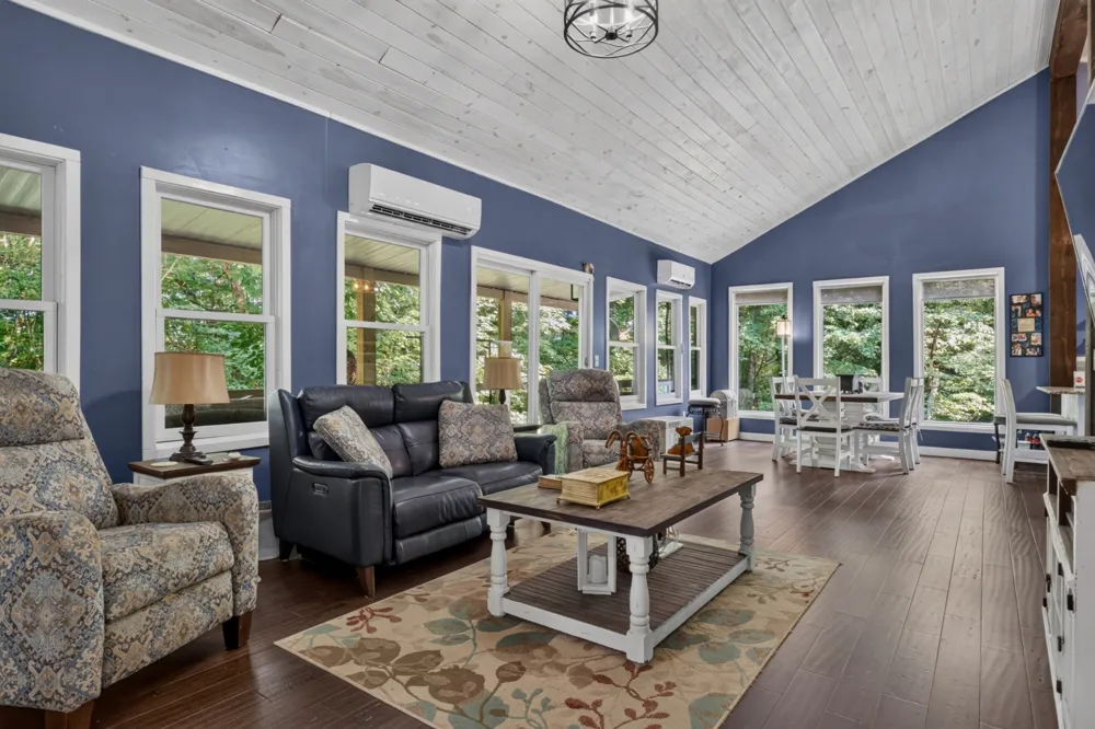 1025 Lakeside Dr Smithville, TN 37166