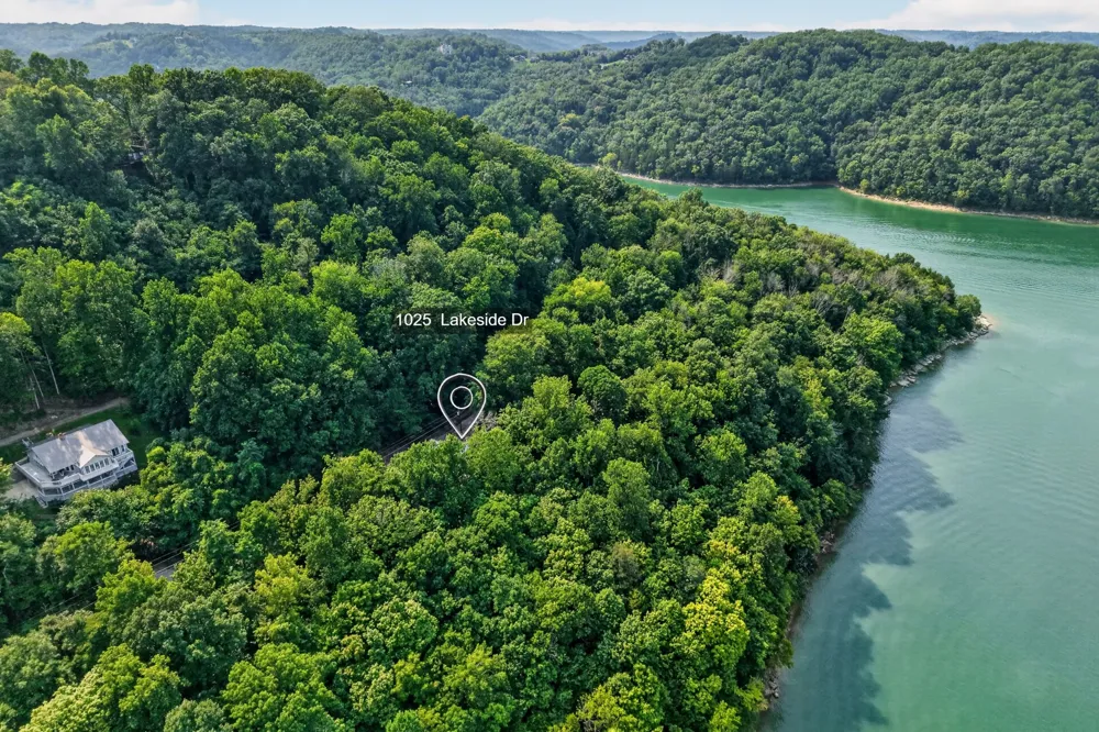 1025 Lakeside Dr Smithville, TN 37166
