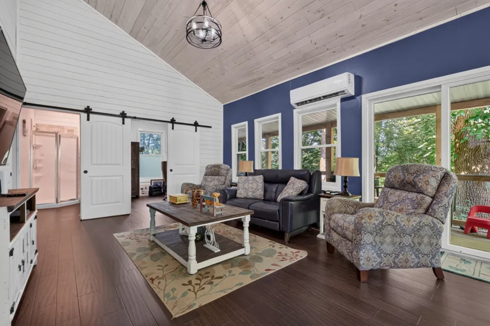 1025 Lakeside Dr Smithville, TN 37166