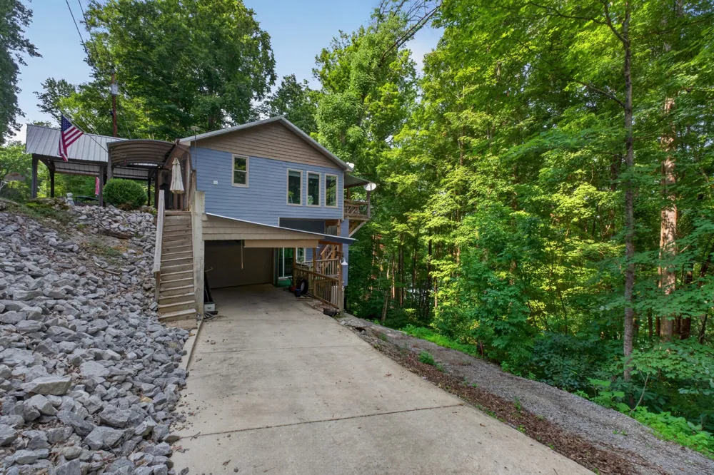 1025 Lakeside Dr Smithville, TN 37166