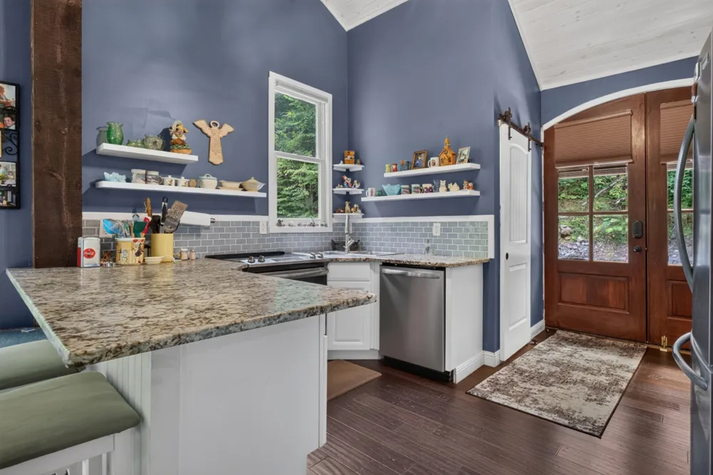 1025 Lakeside Dr Smithville, TN 37166