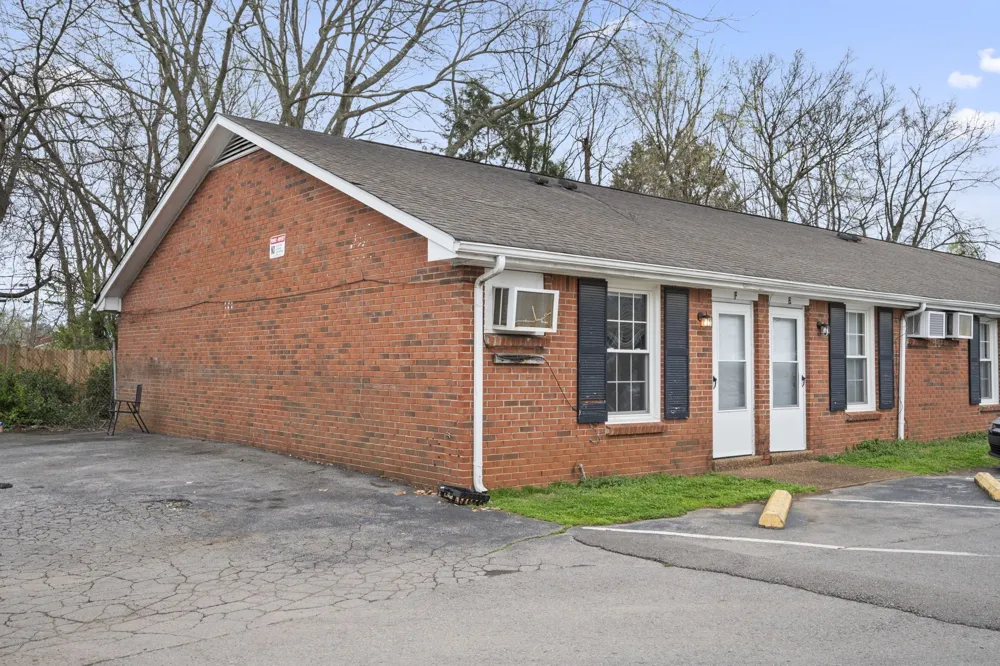 703 Power St #B Clarksville, TN 37042