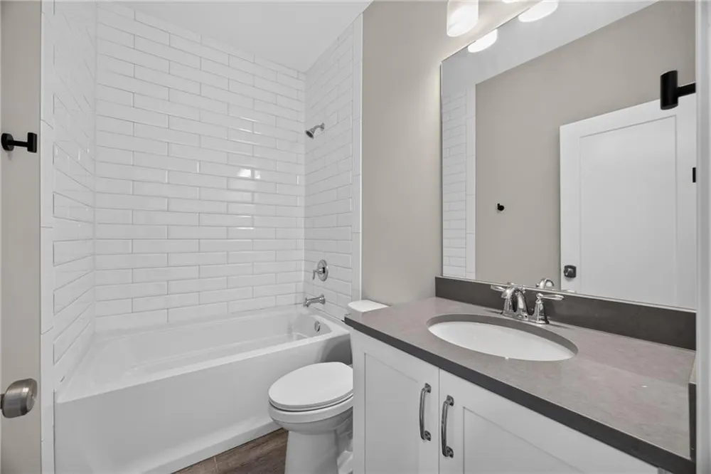 124 W Wieuca Road NE Sandy Springs, GA 30342
