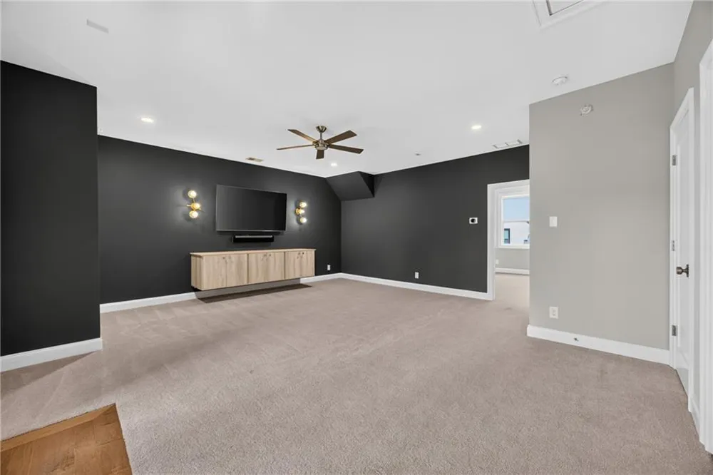 124 W Wieuca Road NE Sandy Springs, GA 30342