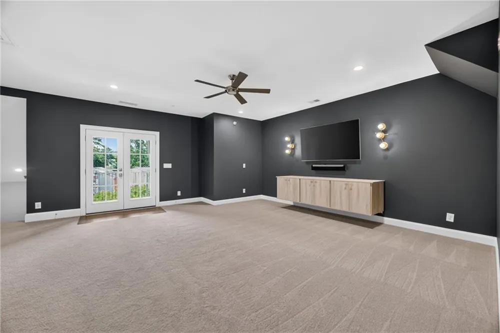 124 W Wieuca Road NE Sandy Springs, GA 30342