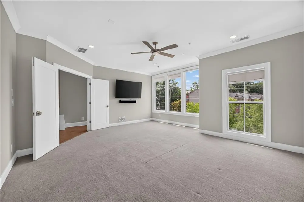 124 W Wieuca Road NE Sandy Springs, GA 30342