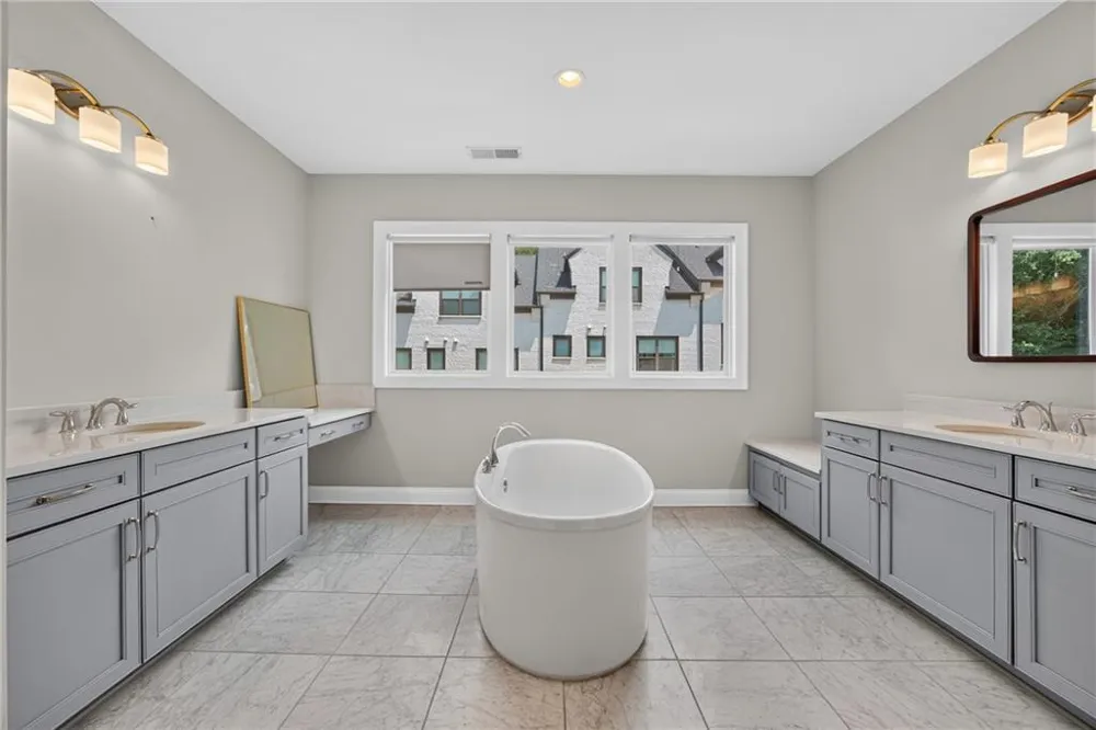 124 W Wieuca Road NE Sandy Springs, GA 30342