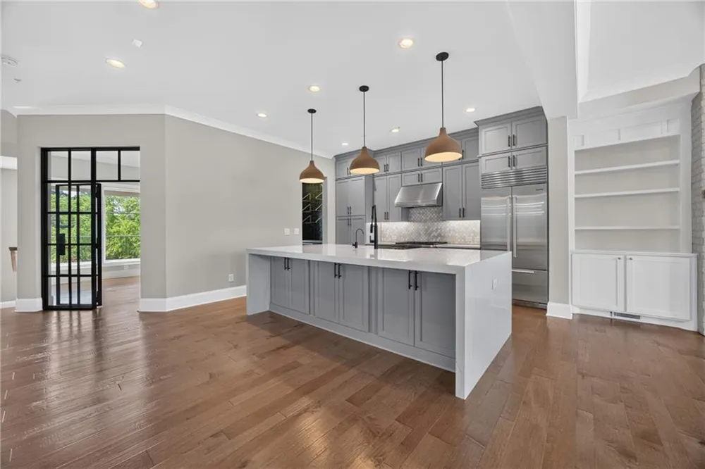 124 W Wieuca Road NE Sandy Springs, GA 30342