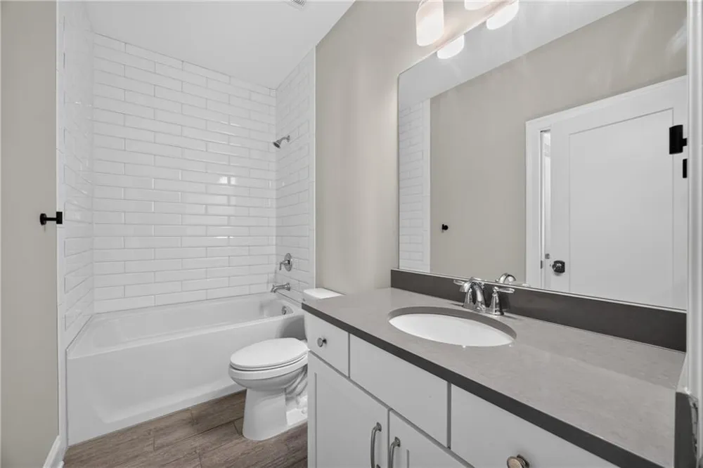 124 W Wieuca Road NE Sandy Springs, GA 30342
