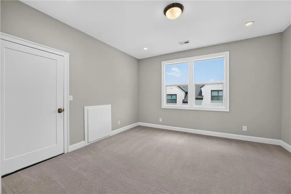 124 W Wieuca Road NE Sandy Springs, GA 30342