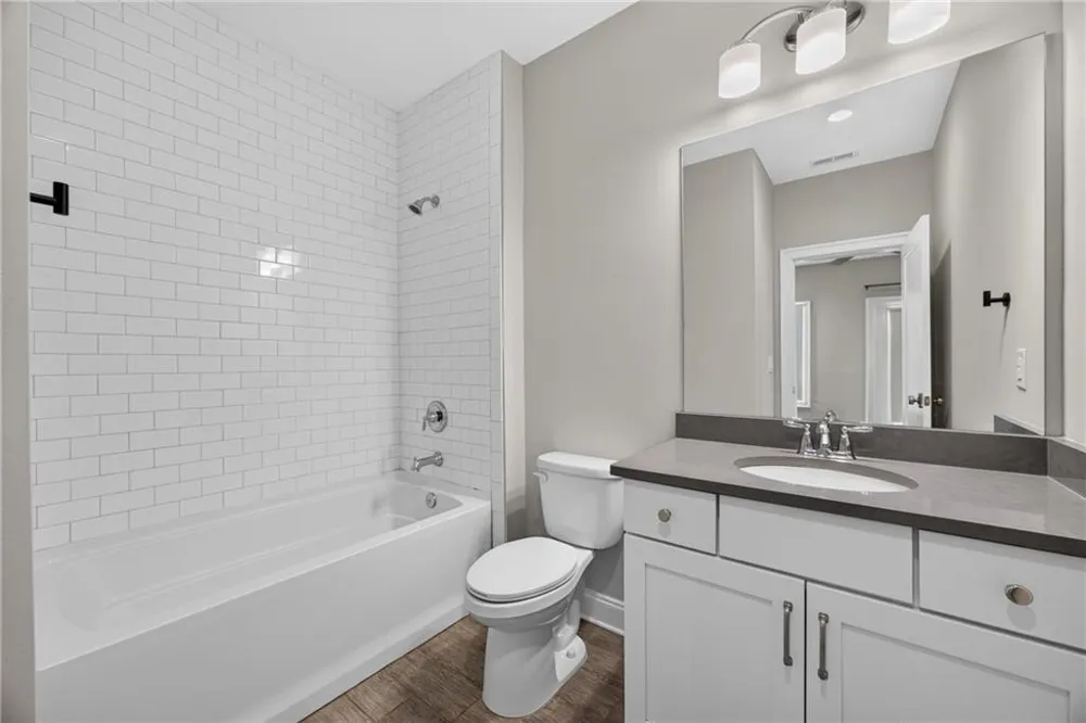 124 W Wieuca Road NE Sandy Springs, GA 30342